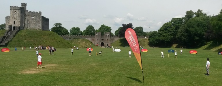 Cystadleuaeth Criced Cenedlaethol yn Castell Caerdydd