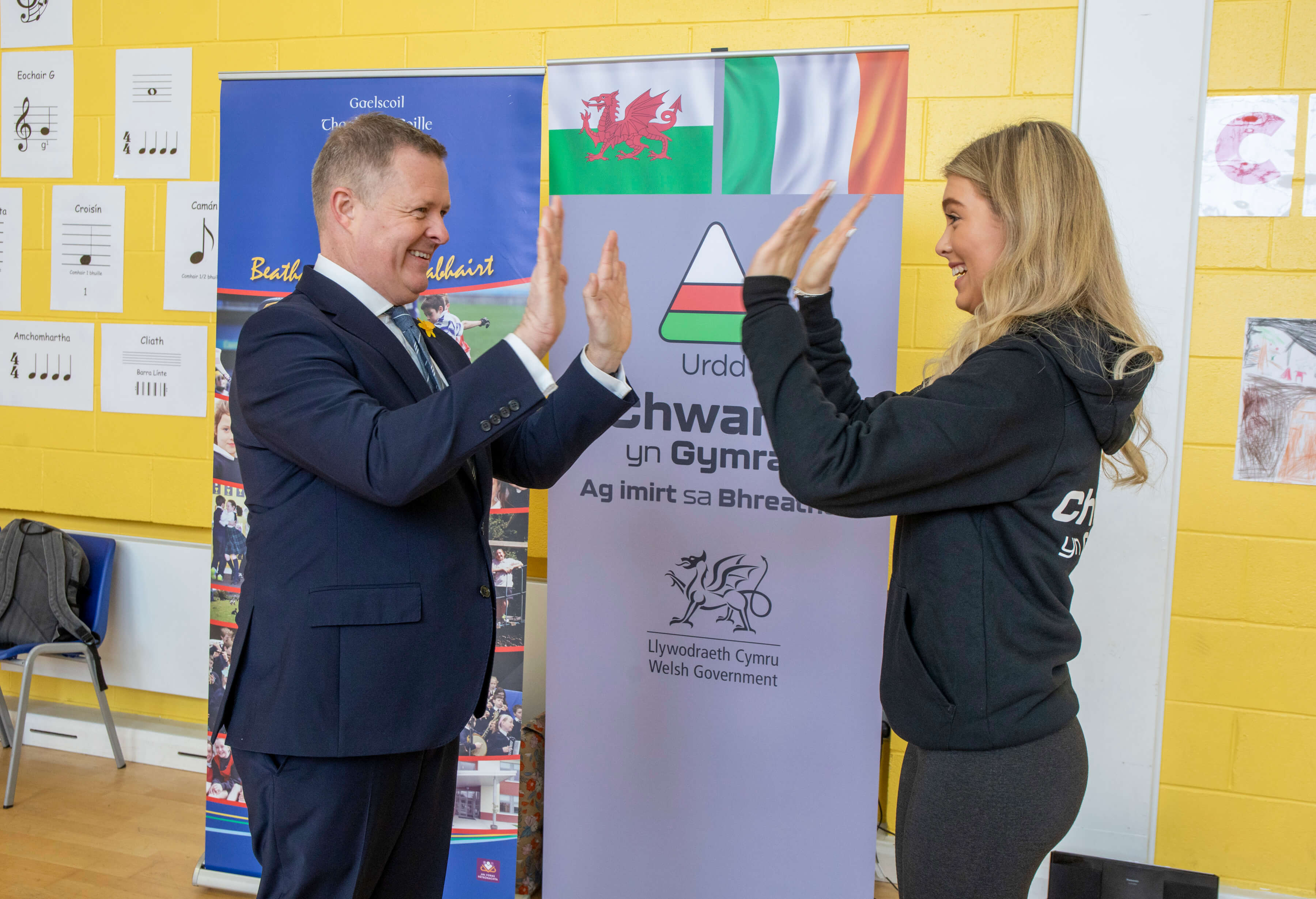 Jeremy Miles MS, the Minister of Education and Welsh Language takes part in a Chwarae yn Gymraeg session in Ireland