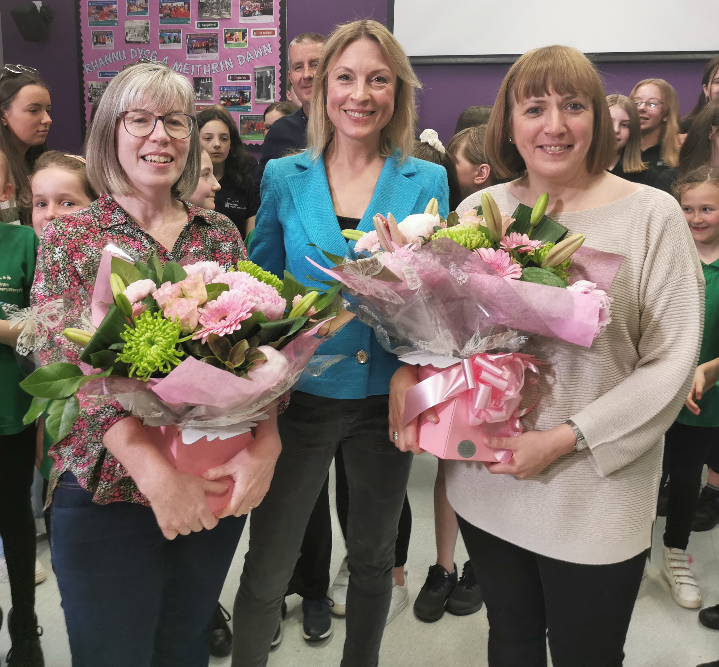 Lona Phillips (left), Heledd Cynwal (middle), Helen Medi Williams (photo taken by Elin Mabbutt)