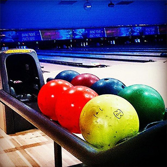 Ten pin bowling